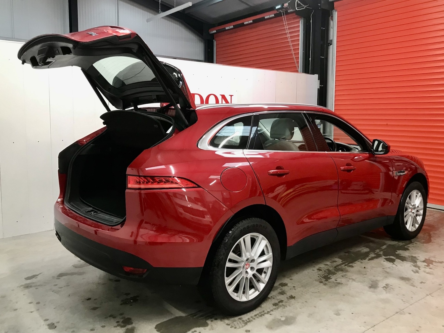 Used Jaguar F-Pace 2017 for sale - 77019422: Photo 4