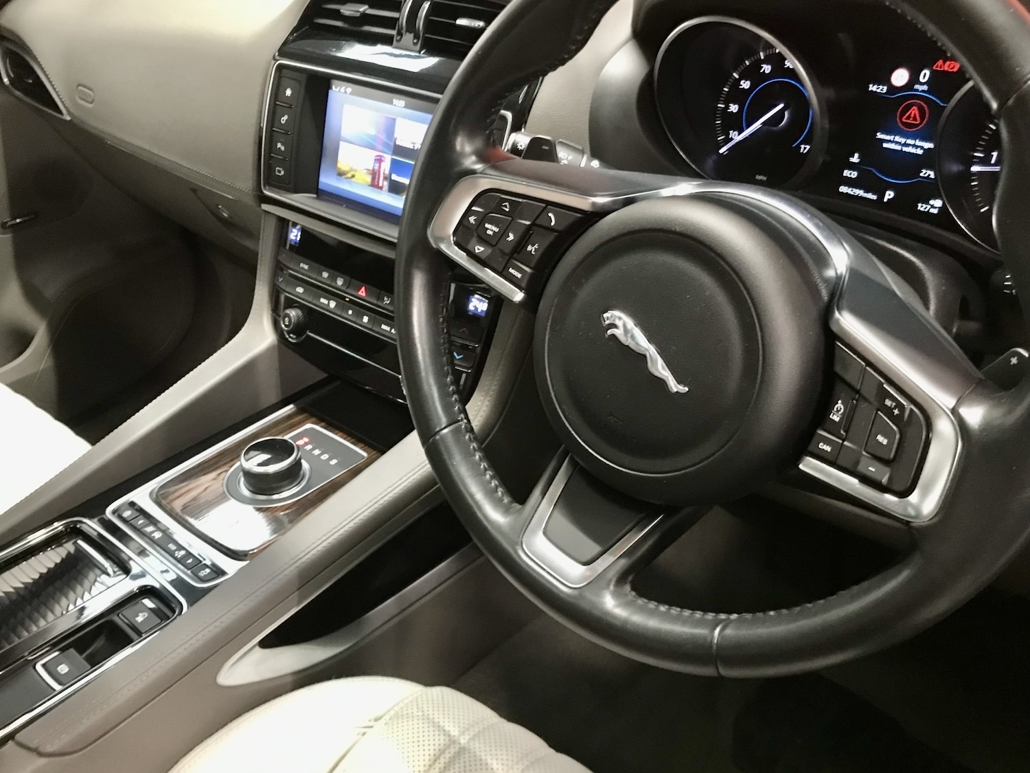 Used Jaguar F-Pace 2017 for sale - 77019422: Photo 8