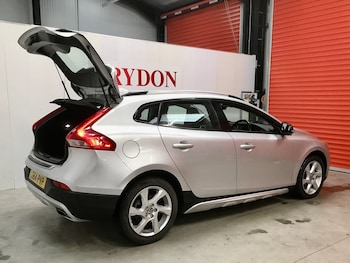 Used Volvo V40 2014 for sale - 75904366: Photo