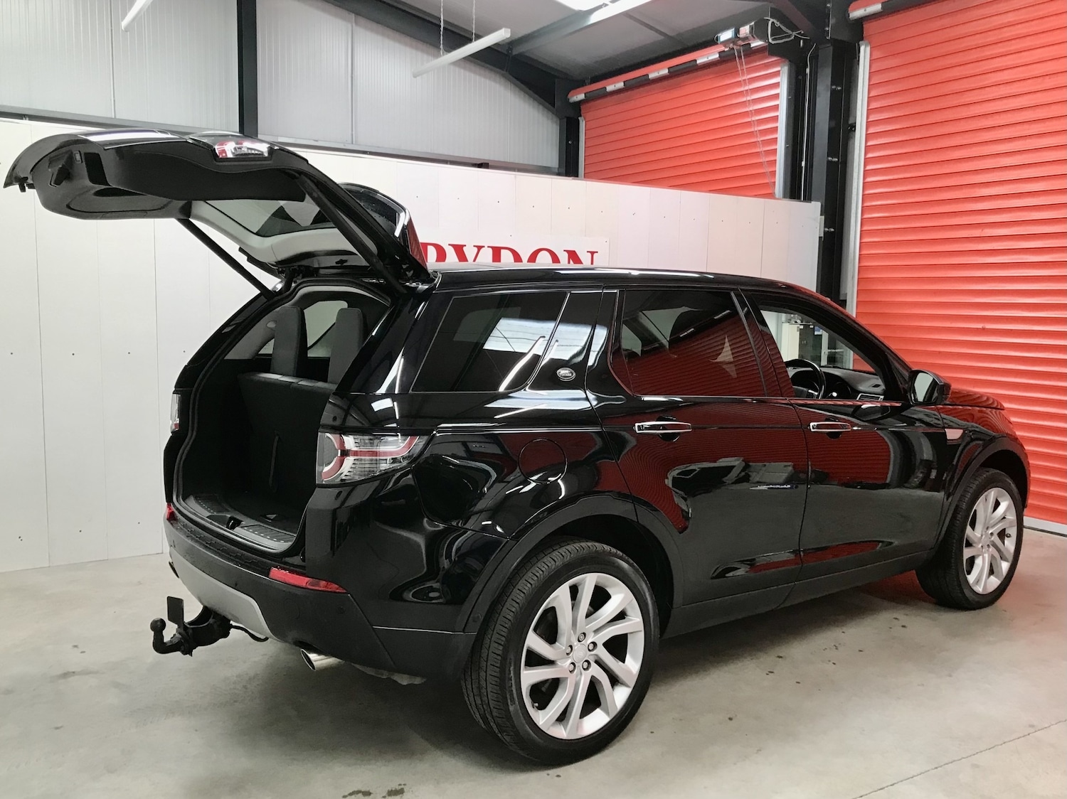 Used Land Rover Discovery Sport 2017 for sale - 77962044: Photo 4