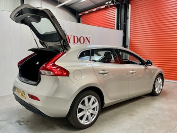 Used Volvo V40 2017 for sale - 79190387: Photo