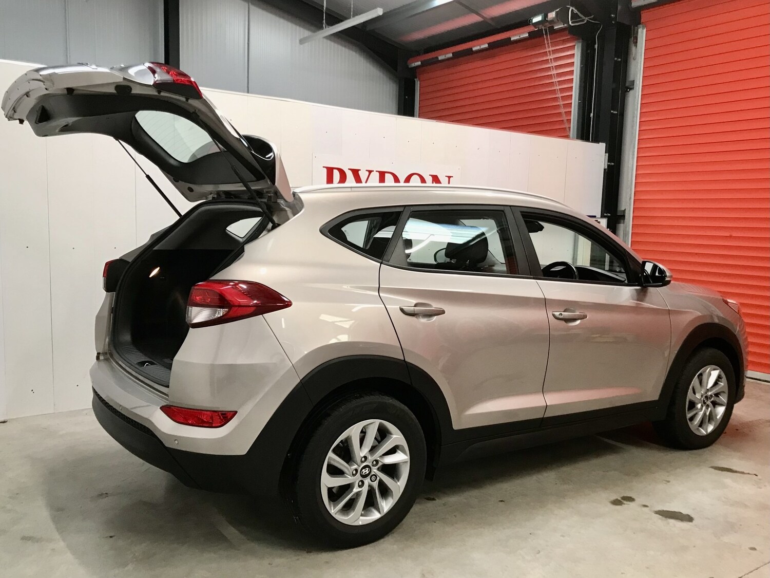 Used Hyundai TUCSON 2017 for sale - 76919908: Photo 3