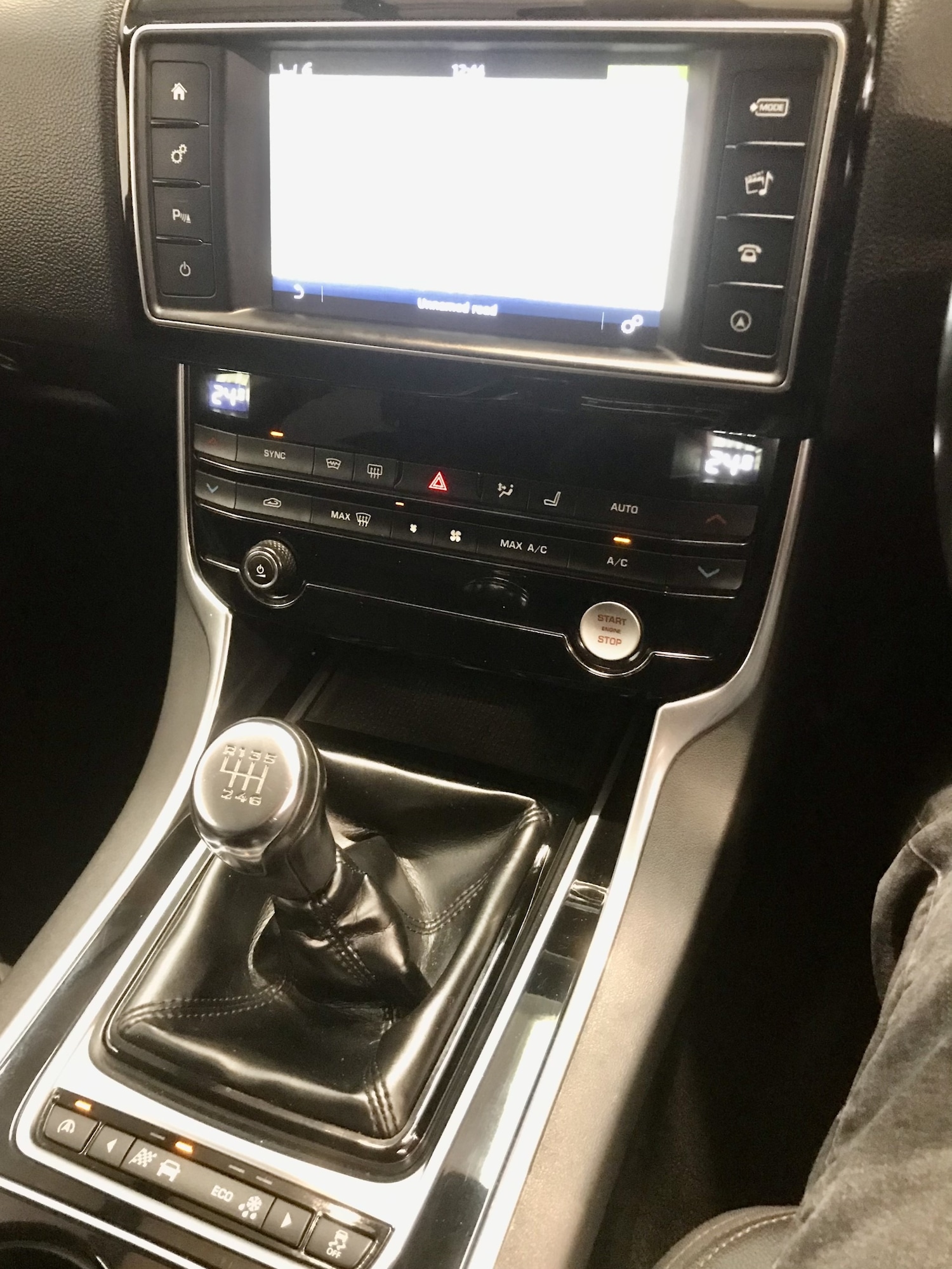 Used Jaguar XE 2015 for sale - 76461912: Photo 10