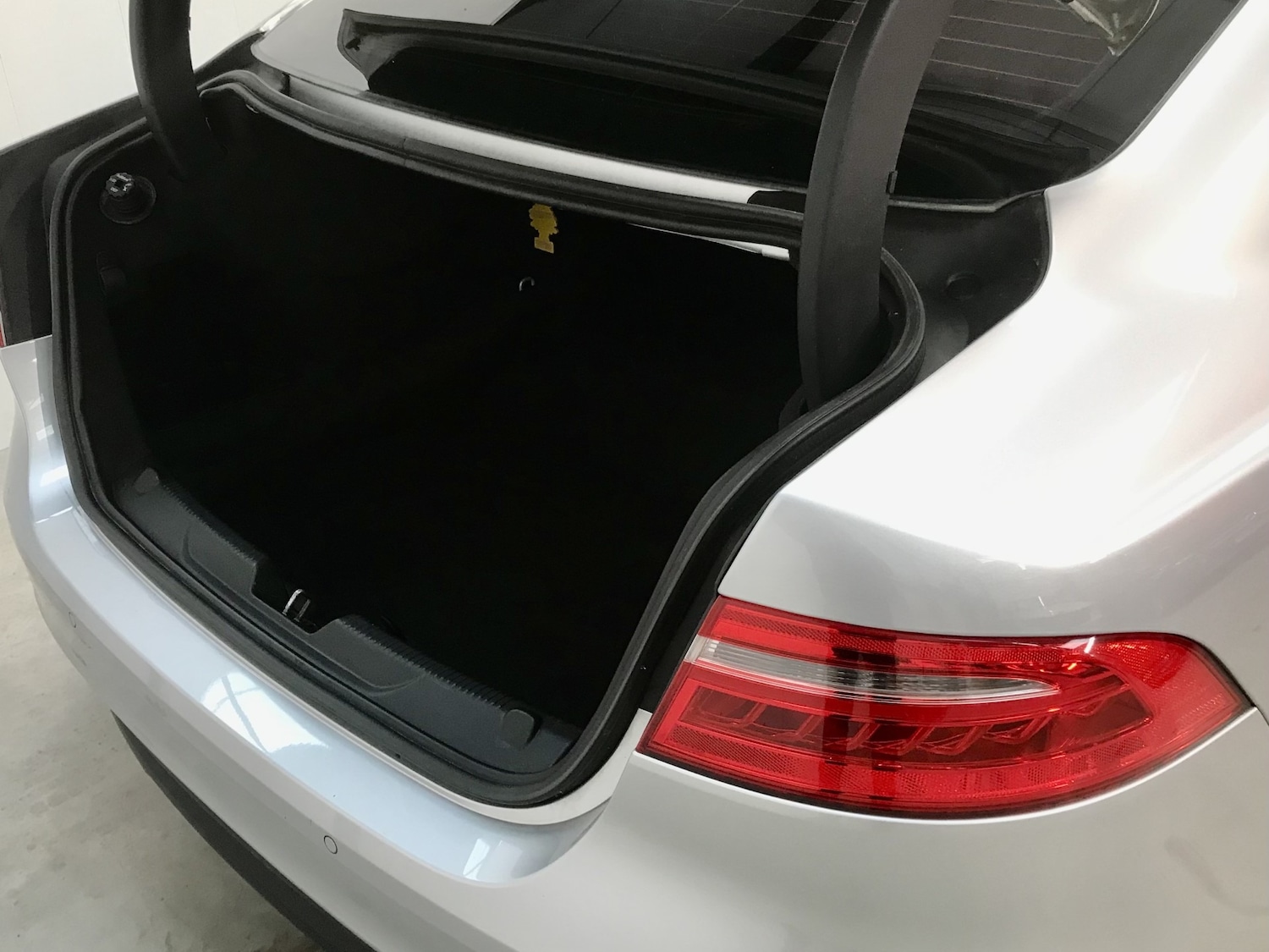 Used Jaguar XE 2015 for sale - 76461912: Photo 12