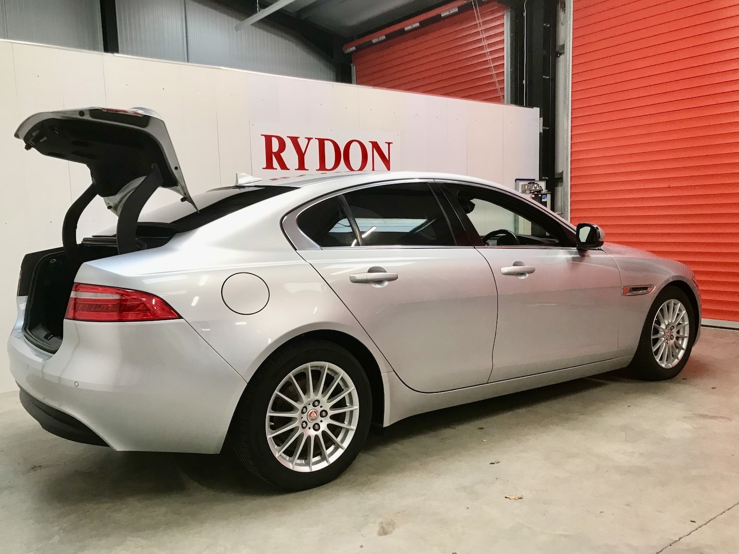 Used Jaguar XE 2015 for sale - 76461912: Photo 4