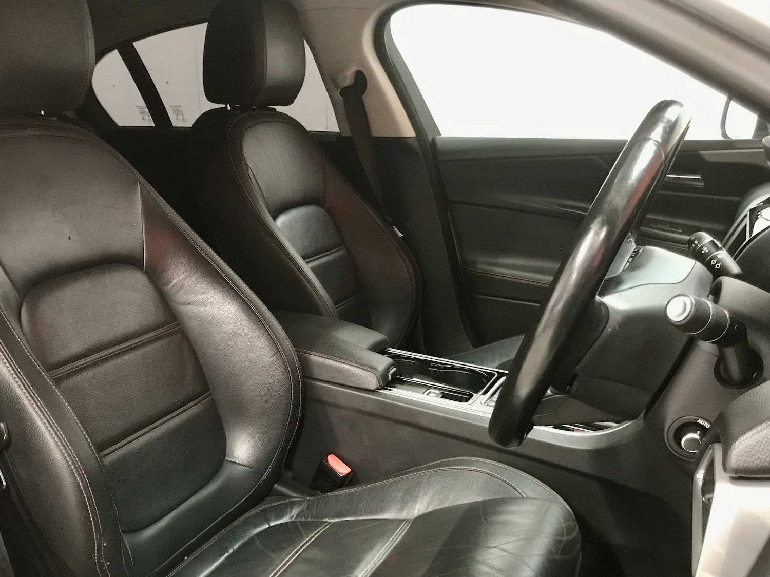 Used Jaguar XE 2015 for sale - 76461912: Photo 6