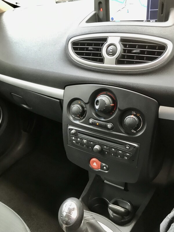 Used Renault Clio 2011 for sale - 76047680: Photo 10