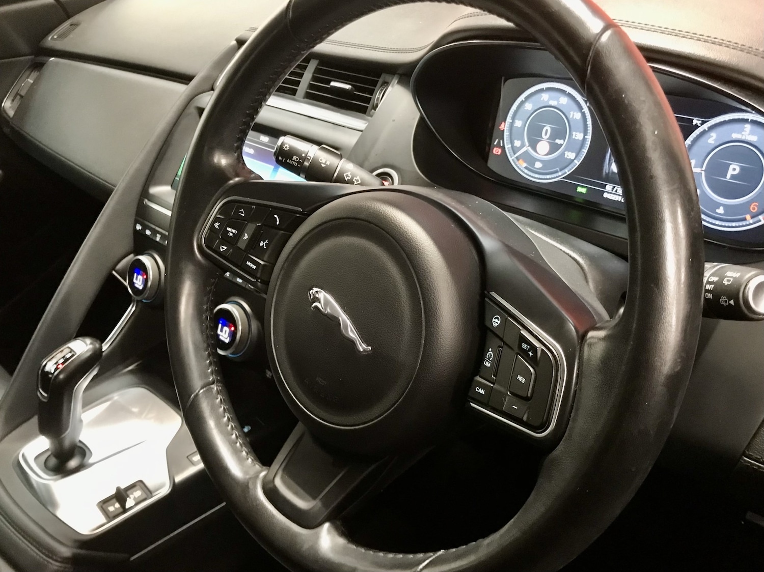 Used Jaguar E-Pace 2018 for sale - 76778338: Photo 7