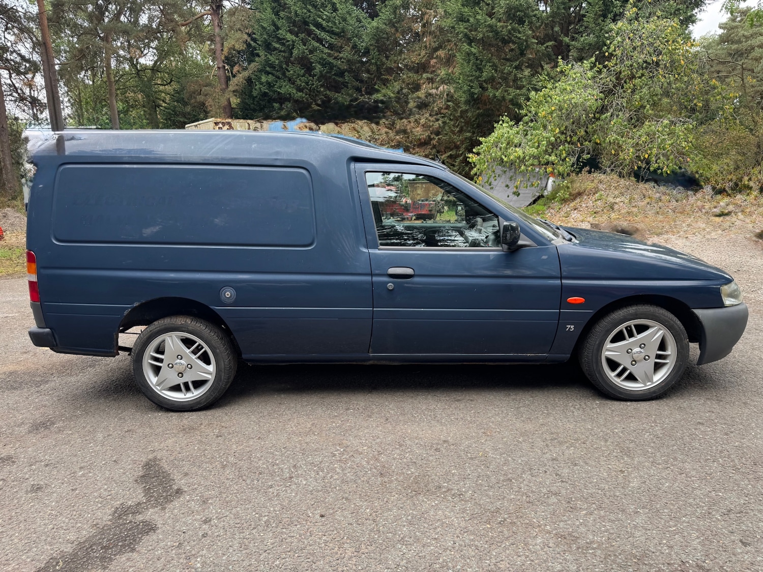 Used Ford Escort 2001 for sale - 75846974: Photo 6