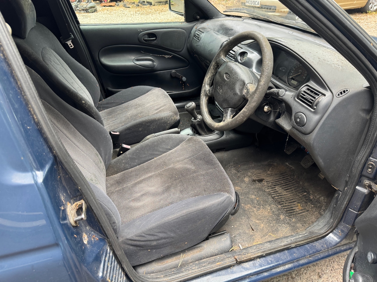 Used Ford Escort 2001 for sale - 75846974: Photo 9