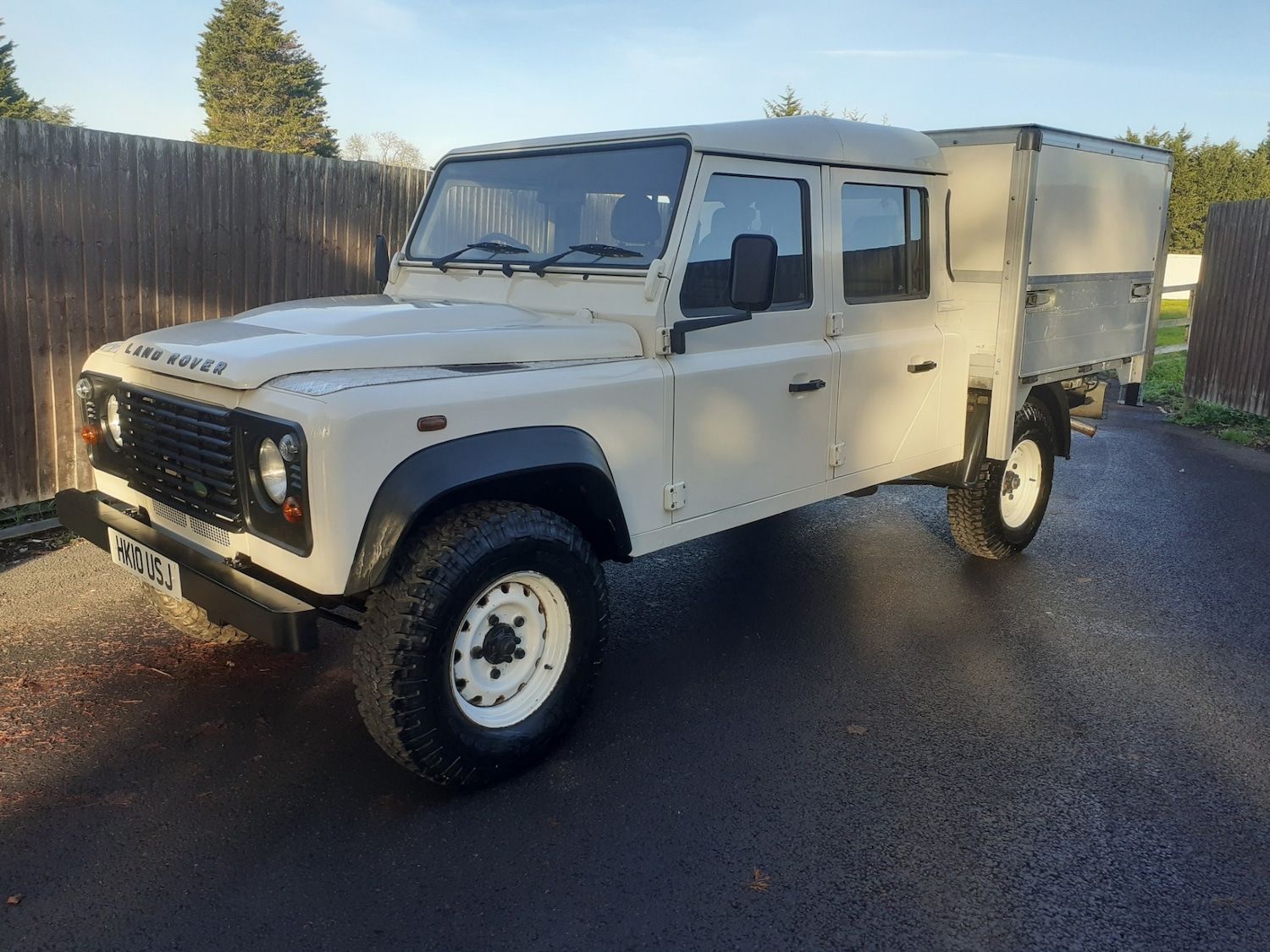 Used Land Rover Defender 2010 for sale - 76707380: Photo 2