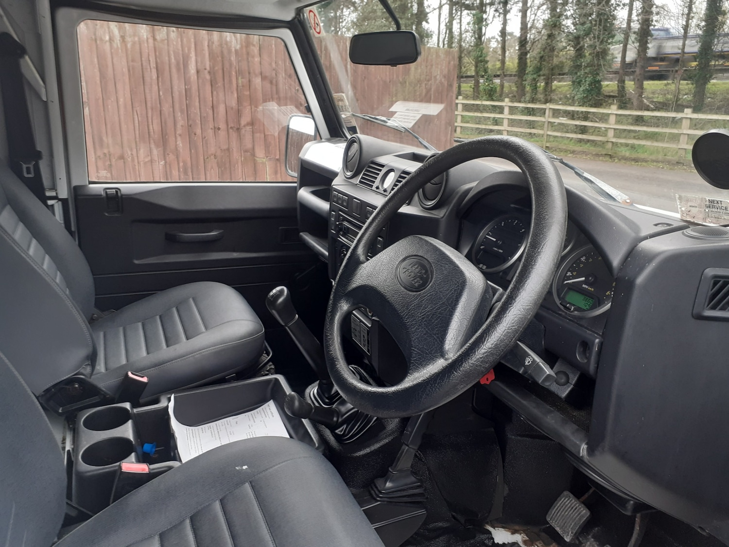 Used Land Rover Defender 2011 for sale - 77906823: Photo 4