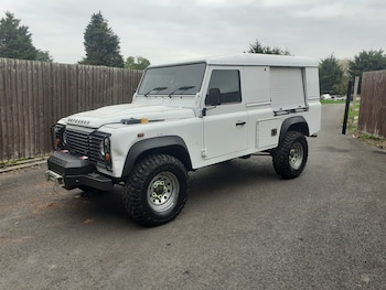 Land Rover Defender feature image