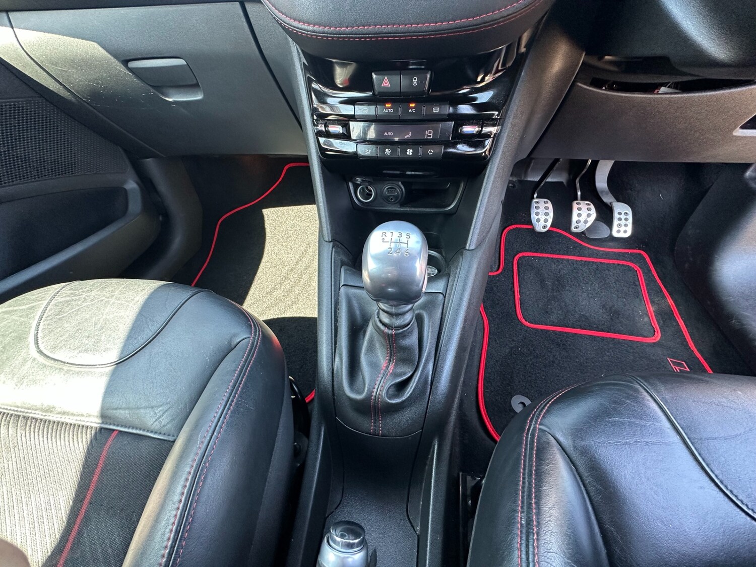 Used Peugeot 208 2013 for sale - 76897193: Photo 14