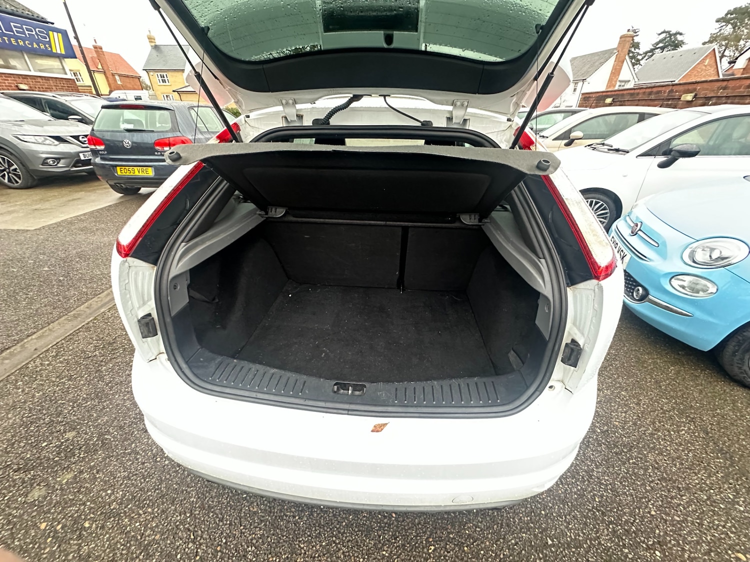 Used Ford Focus 2010 for sale - 77557184: Photo 12