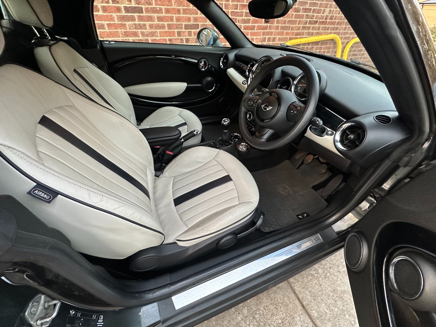 Used MINI Roadster 2014 for sale - 76709915: Photo 15