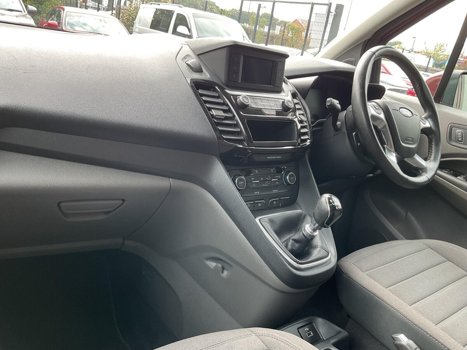 Used Ford Tourneo Connect 2019 for sale - 76094826: Photo 2