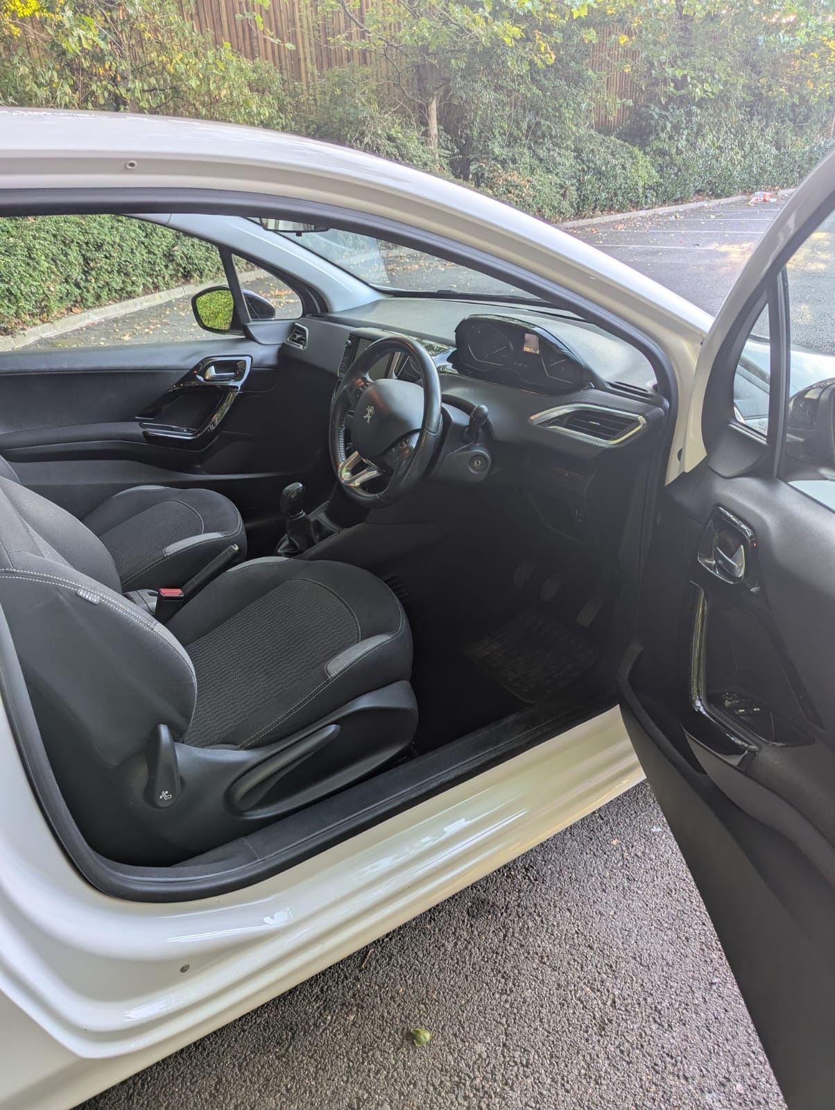 Used Peugeot 208 2016 for sale - 77643879: Photo 9