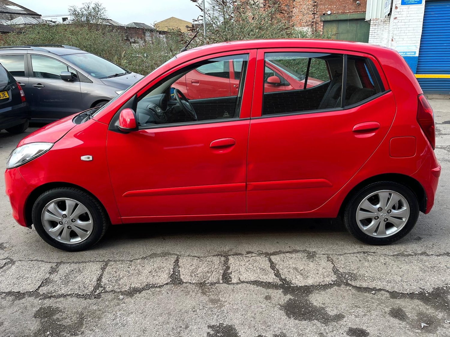 Used Hyundai i10 2013 for sale - 76464769: Photo 8