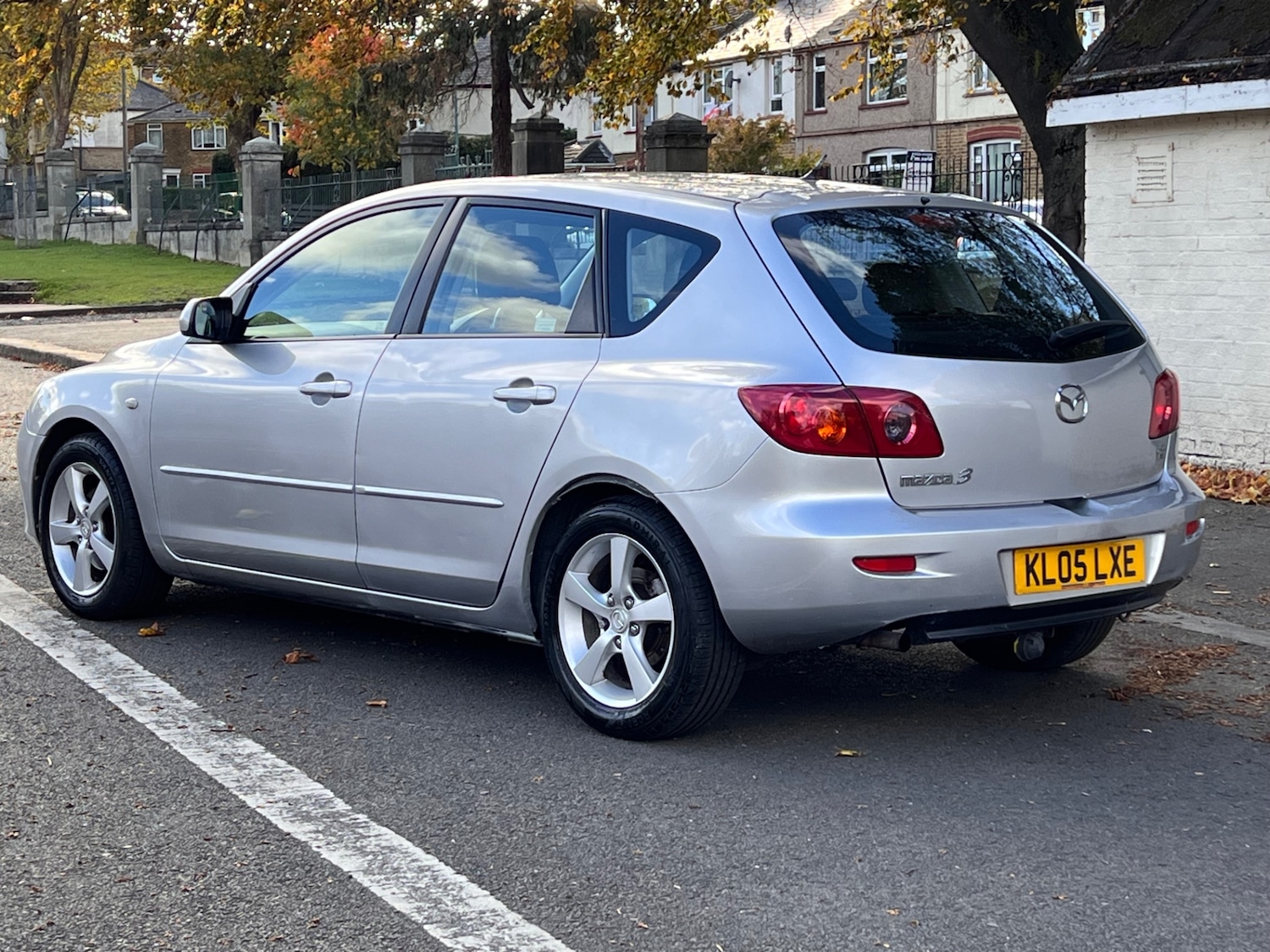 Used Mazda Mazda3 2005 for sale - 76365215: Photo 2