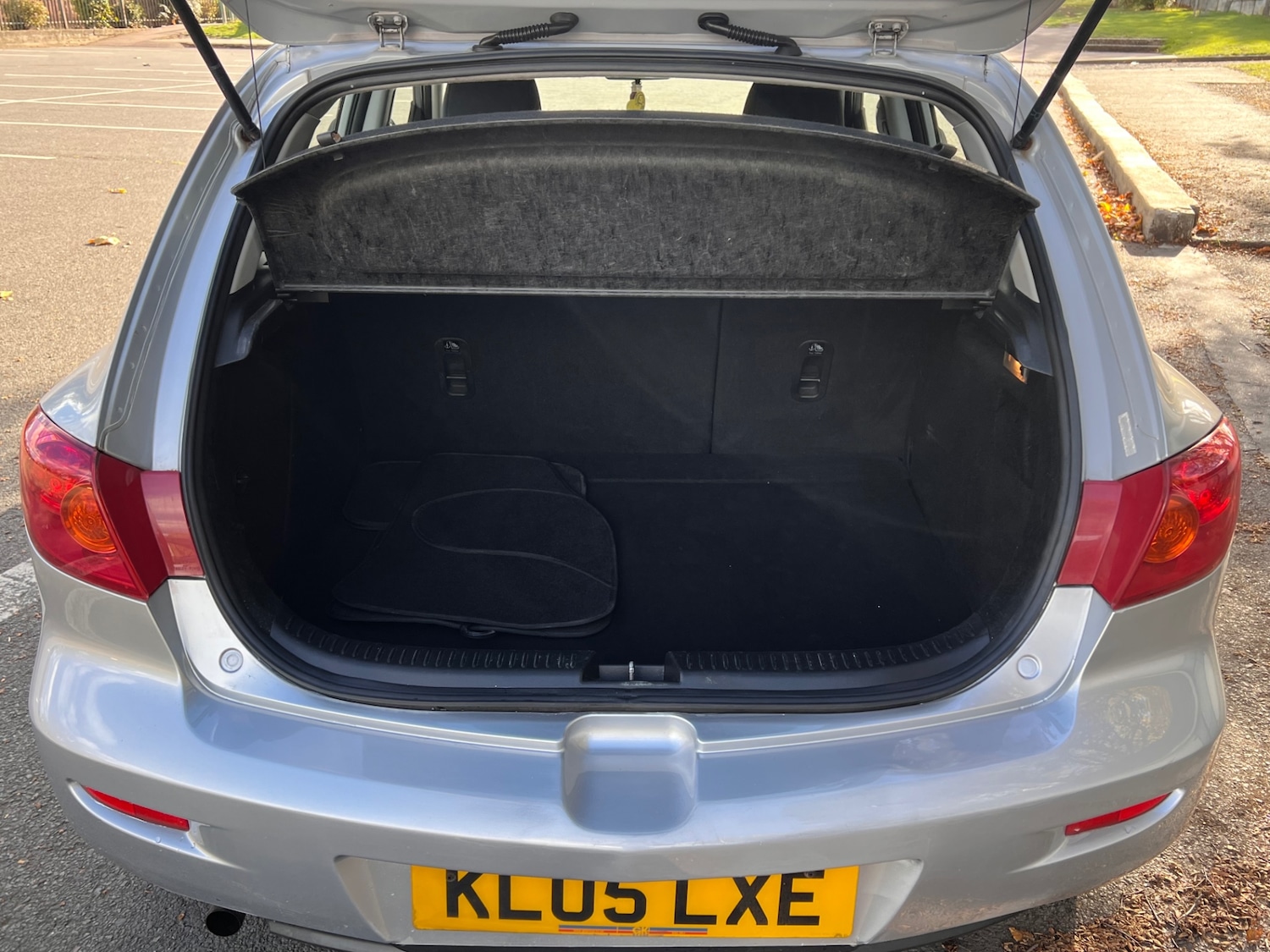 Used Mazda Mazda3 2005 for sale - 76365215: Photo 9