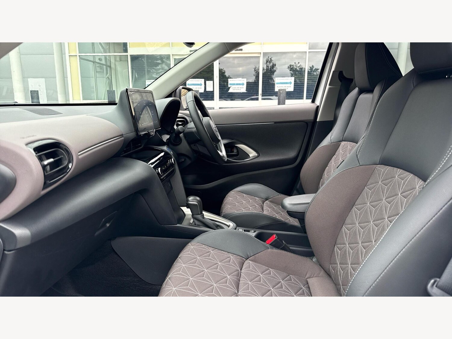 Used Toyota Yaris Cross 2024 for sale - 75941340: Photo 12