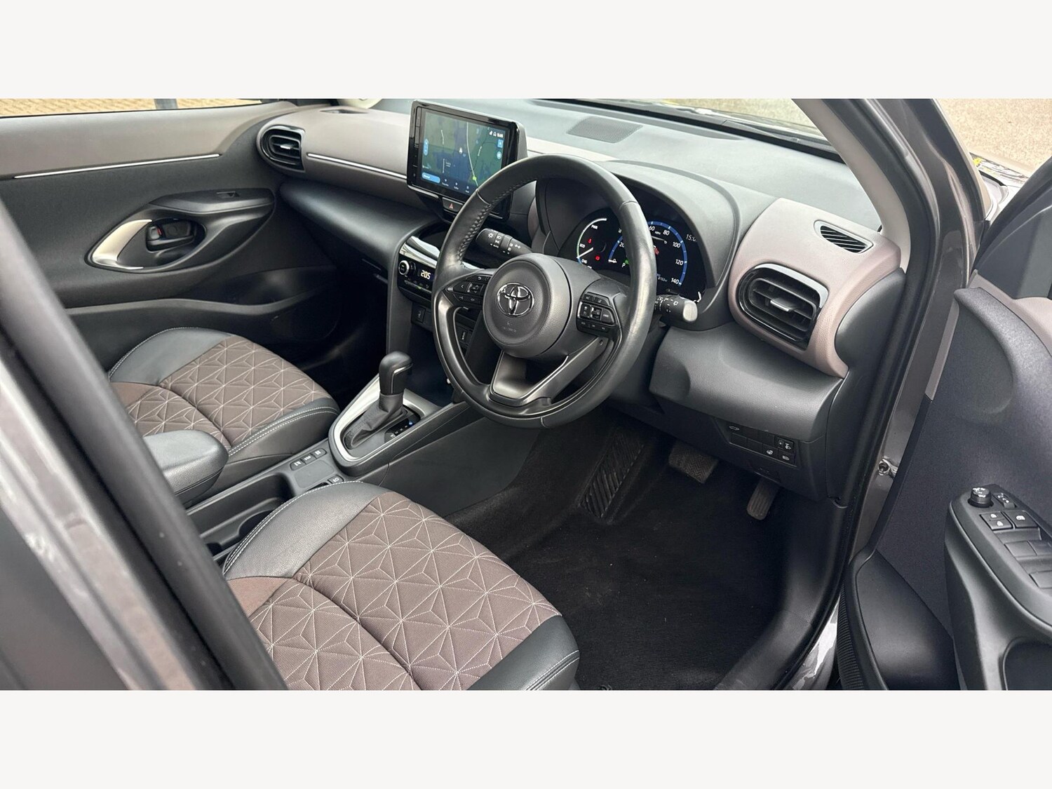 Used Toyota Yaris Cross 2022 for sale - 77510411: Photo 13