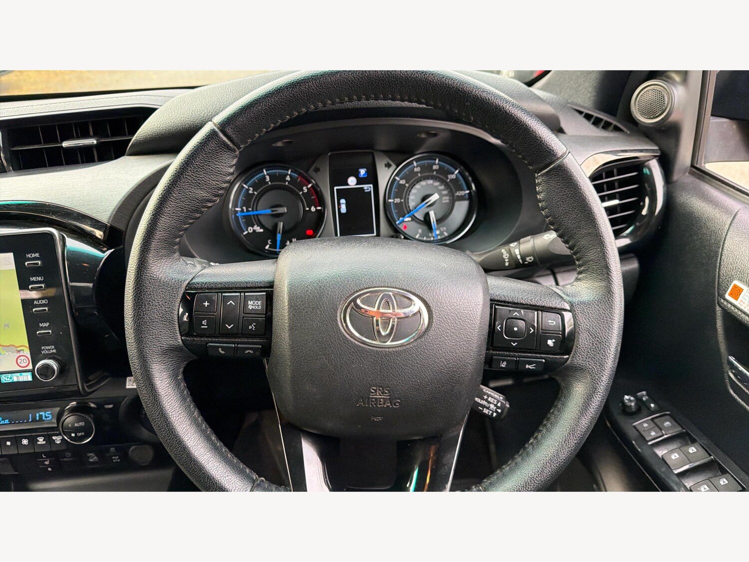 Used Toyota Hilux 2023 for sale - 76377978: Photo 10