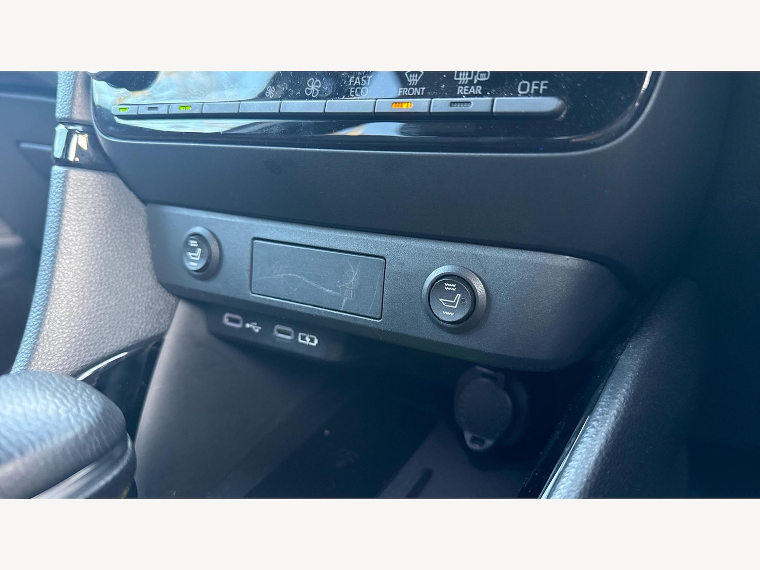 Used Toyota Yaris 2024 for sale - 76824921: Photo 26