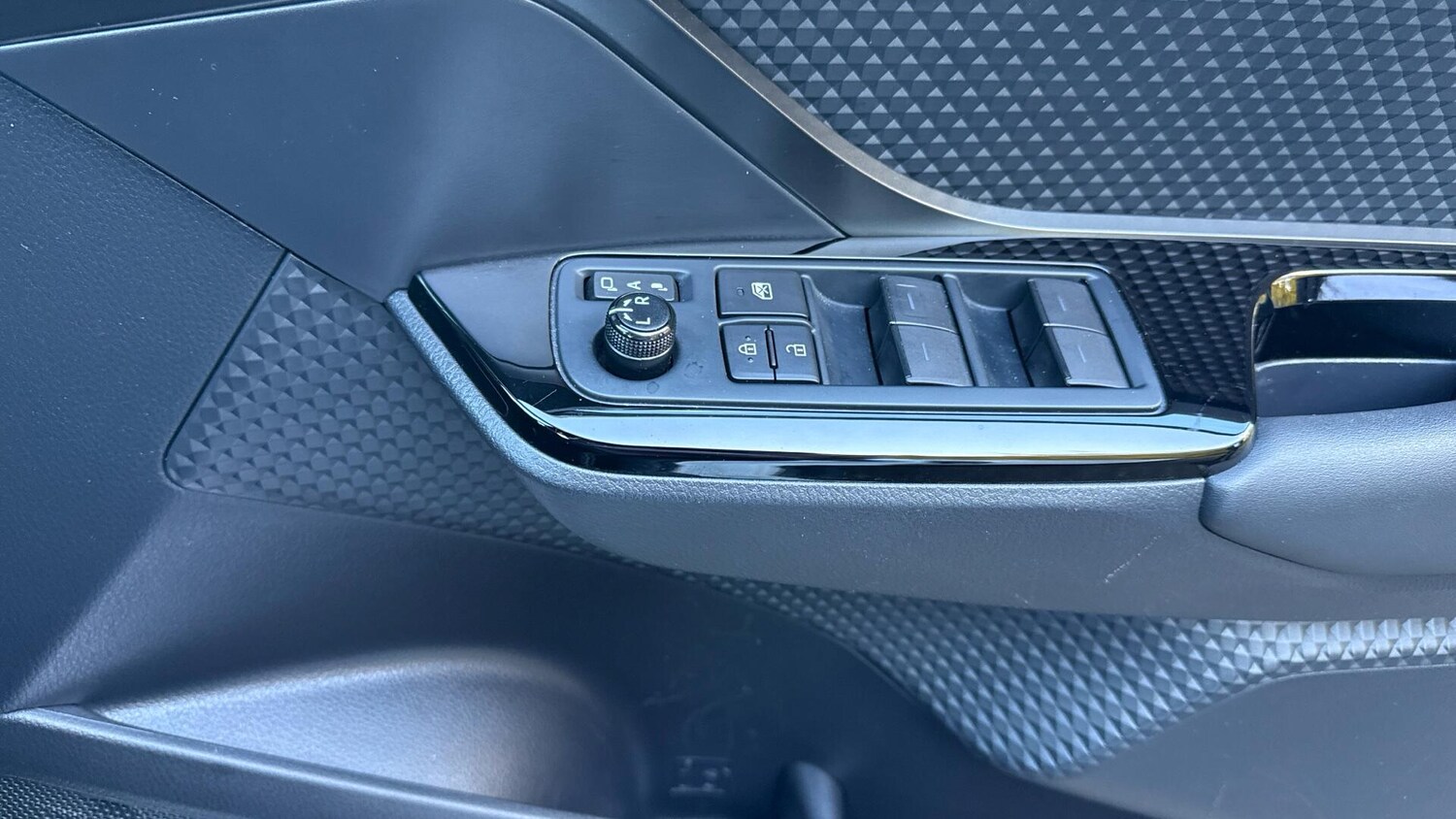 Used Toyota C-HR 2023 for sale - 76446487: Photo 38