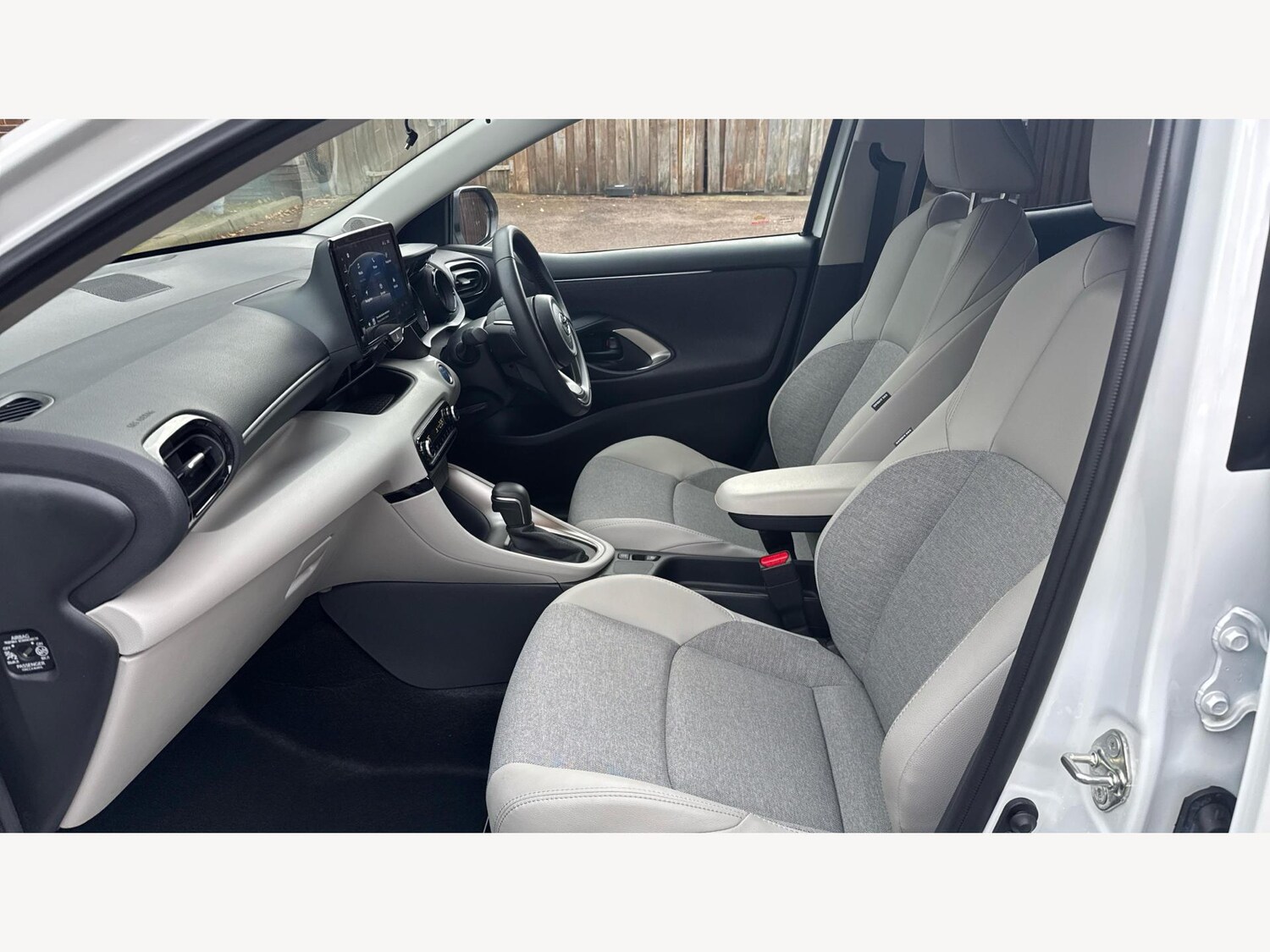 Used Toyota Yaris 2023 for sale - 76472823: Photo 12