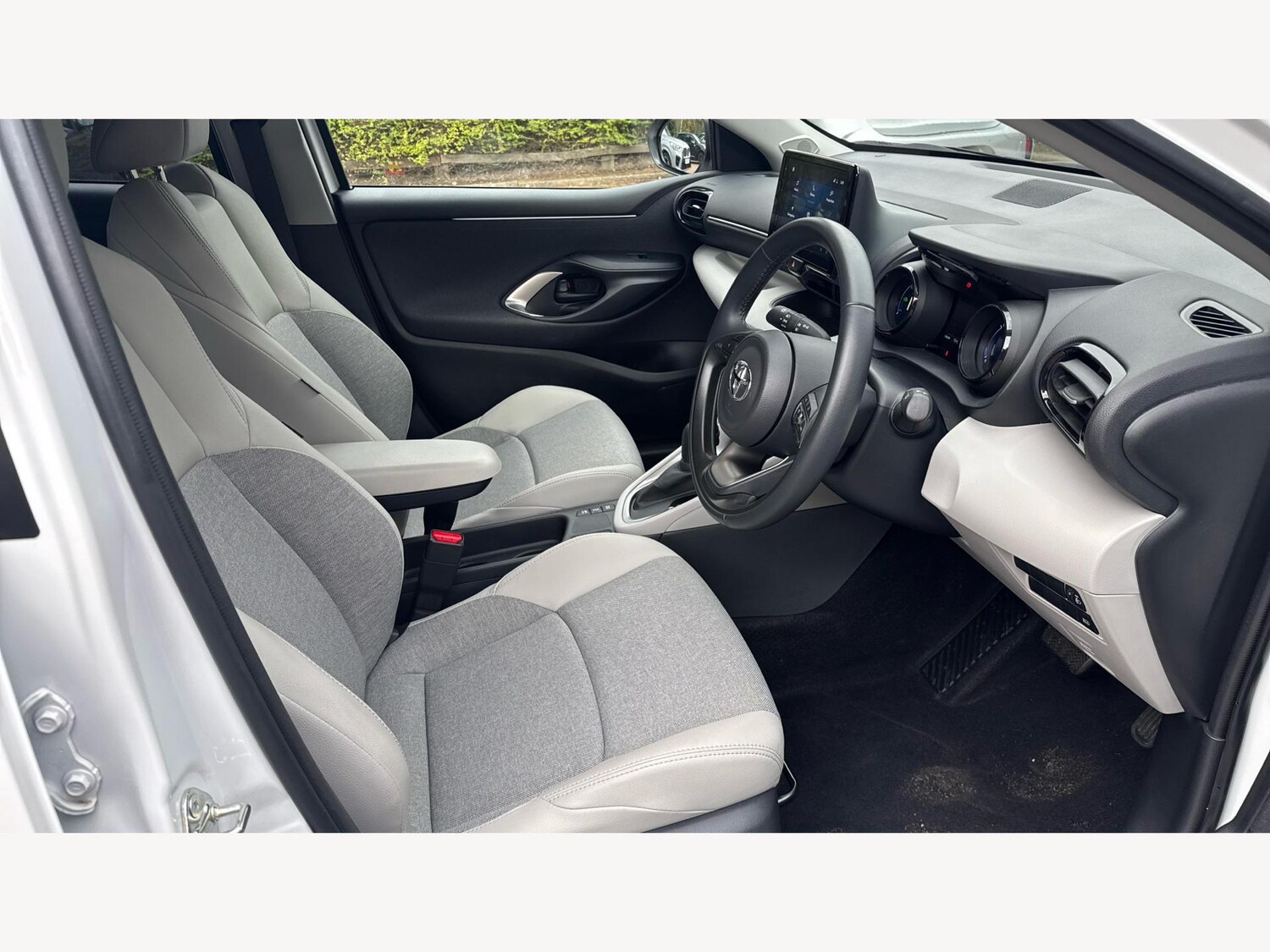 Used Toyota Yaris 2023 for sale - 76472823: Photo 13