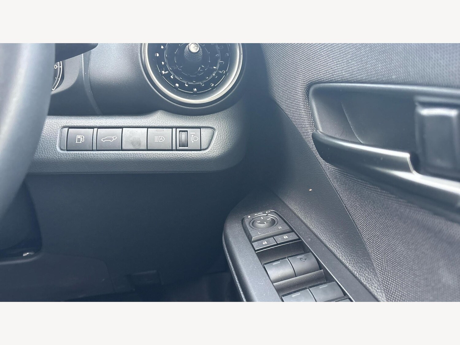 Used Toyota C-HR 2024 for sale - 77314867: Photo 27