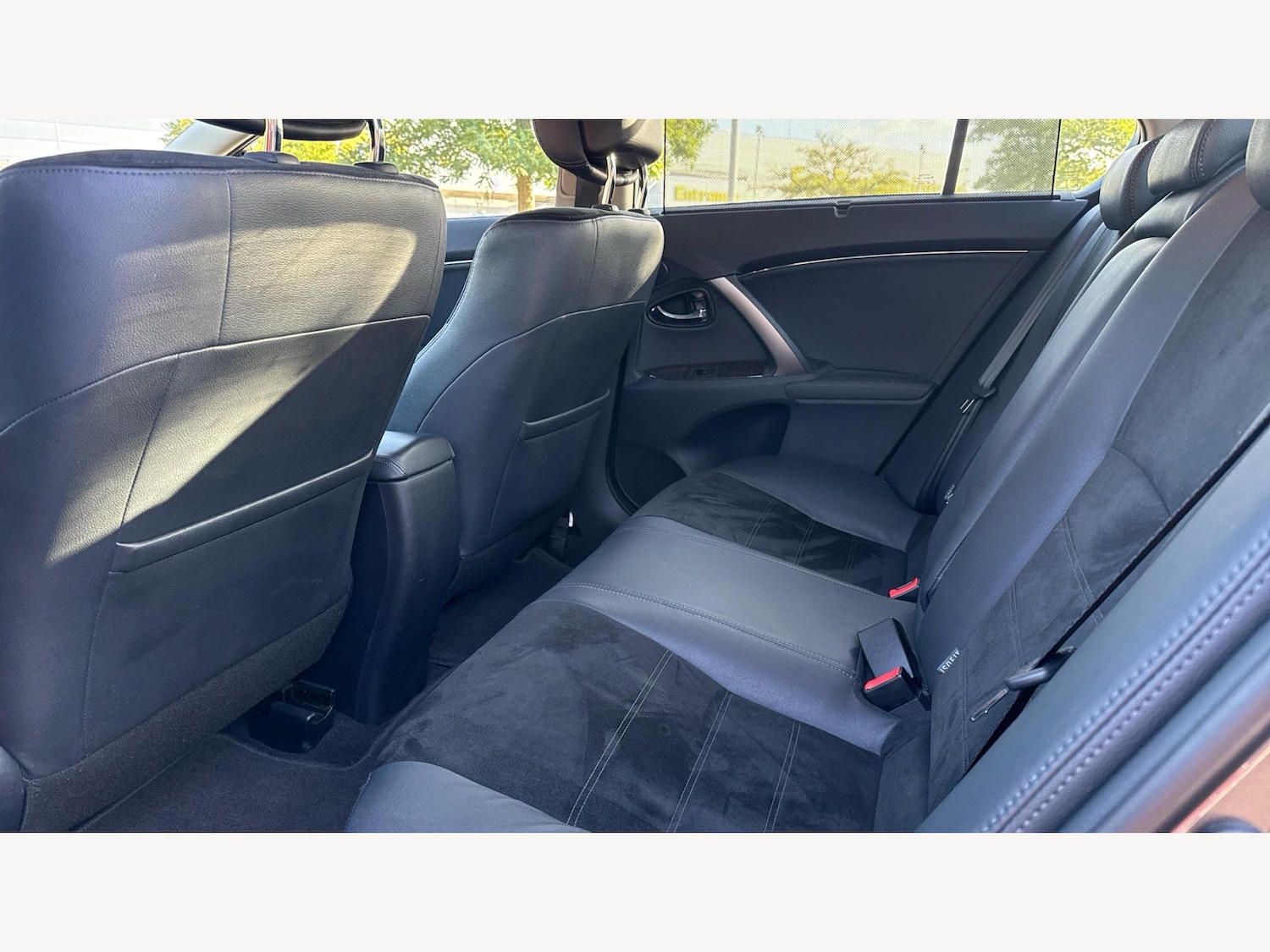 Used Toyota Avensis 2013 for sale - 76189969: Photo 15