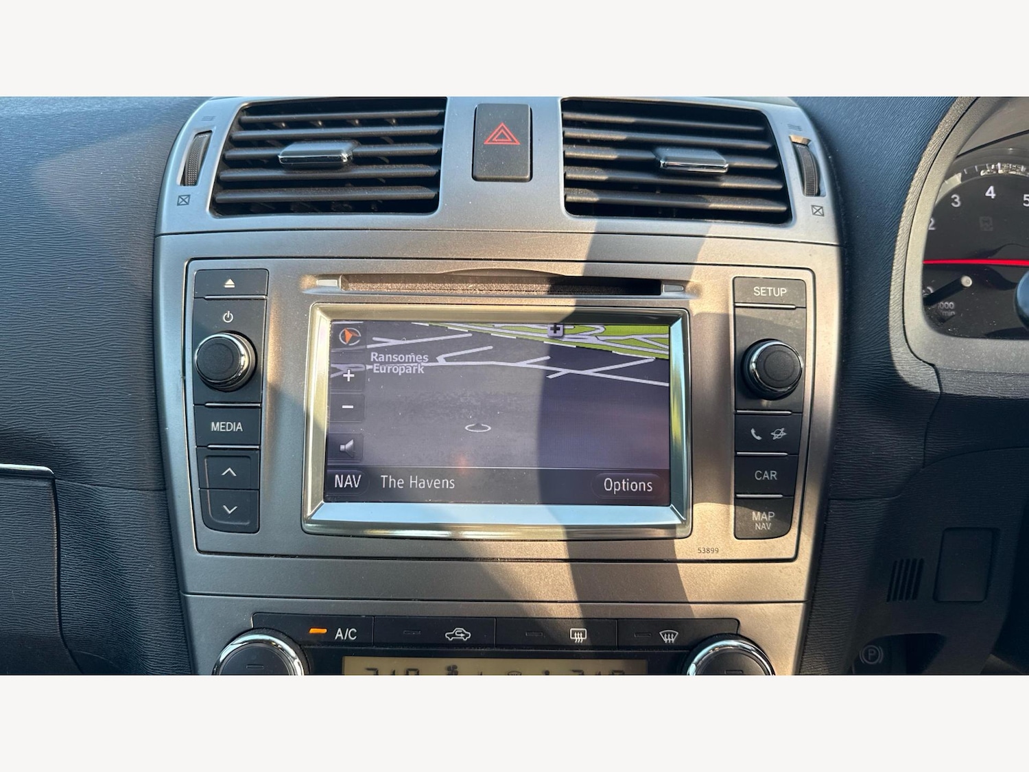 Used Toyota Avensis 2013 for sale - 76189969: Photo 9