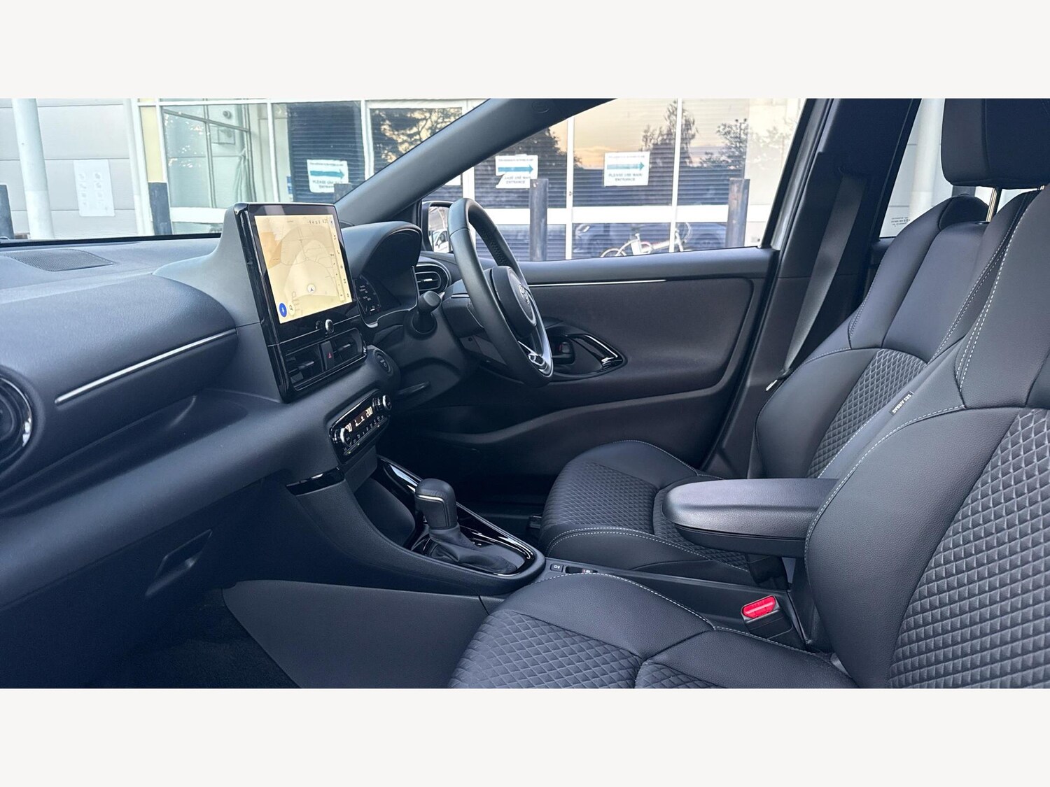 Used Toyota Yaris 2024 for sale - 76388656: Photo 12