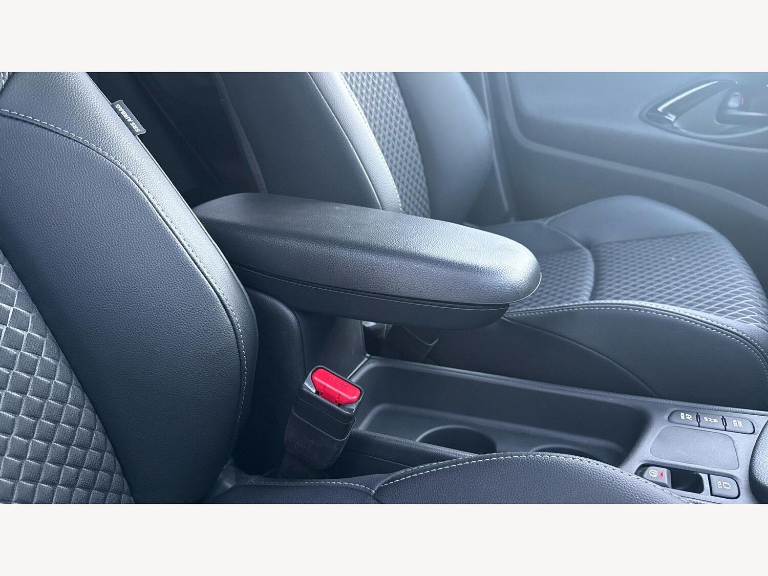 Used Toyota Yaris 2024 for sale - 76388656: Photo 33