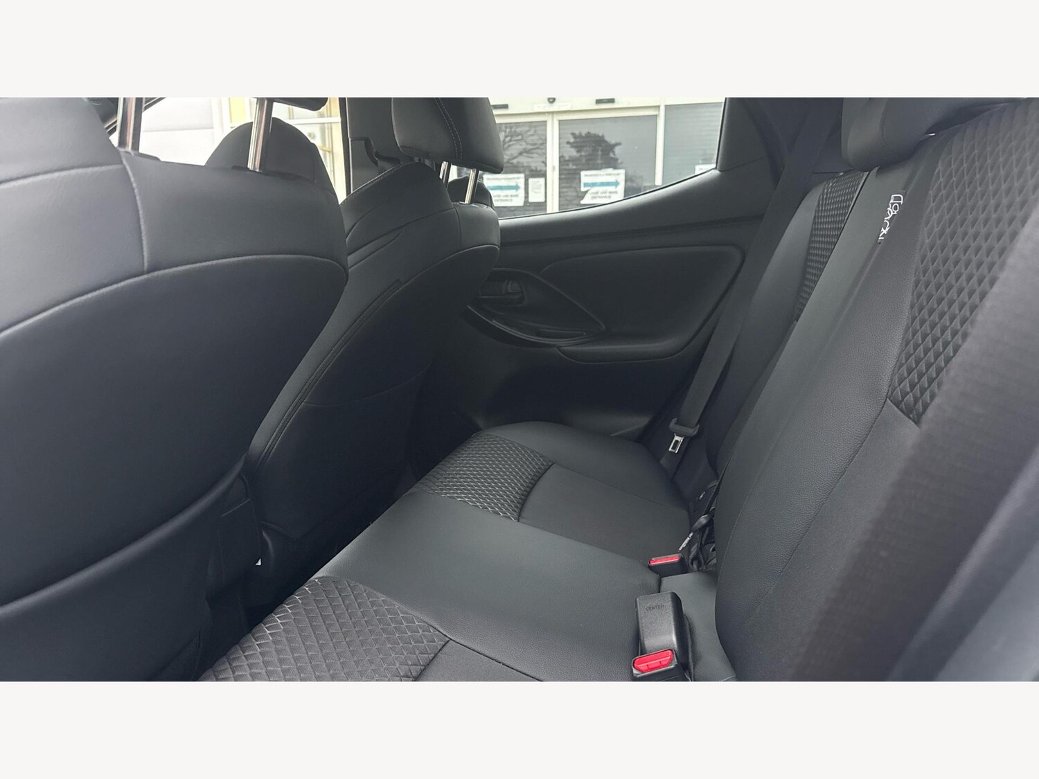 Used Toyota Yaris 2024 for sale - 77202655: Photo 15