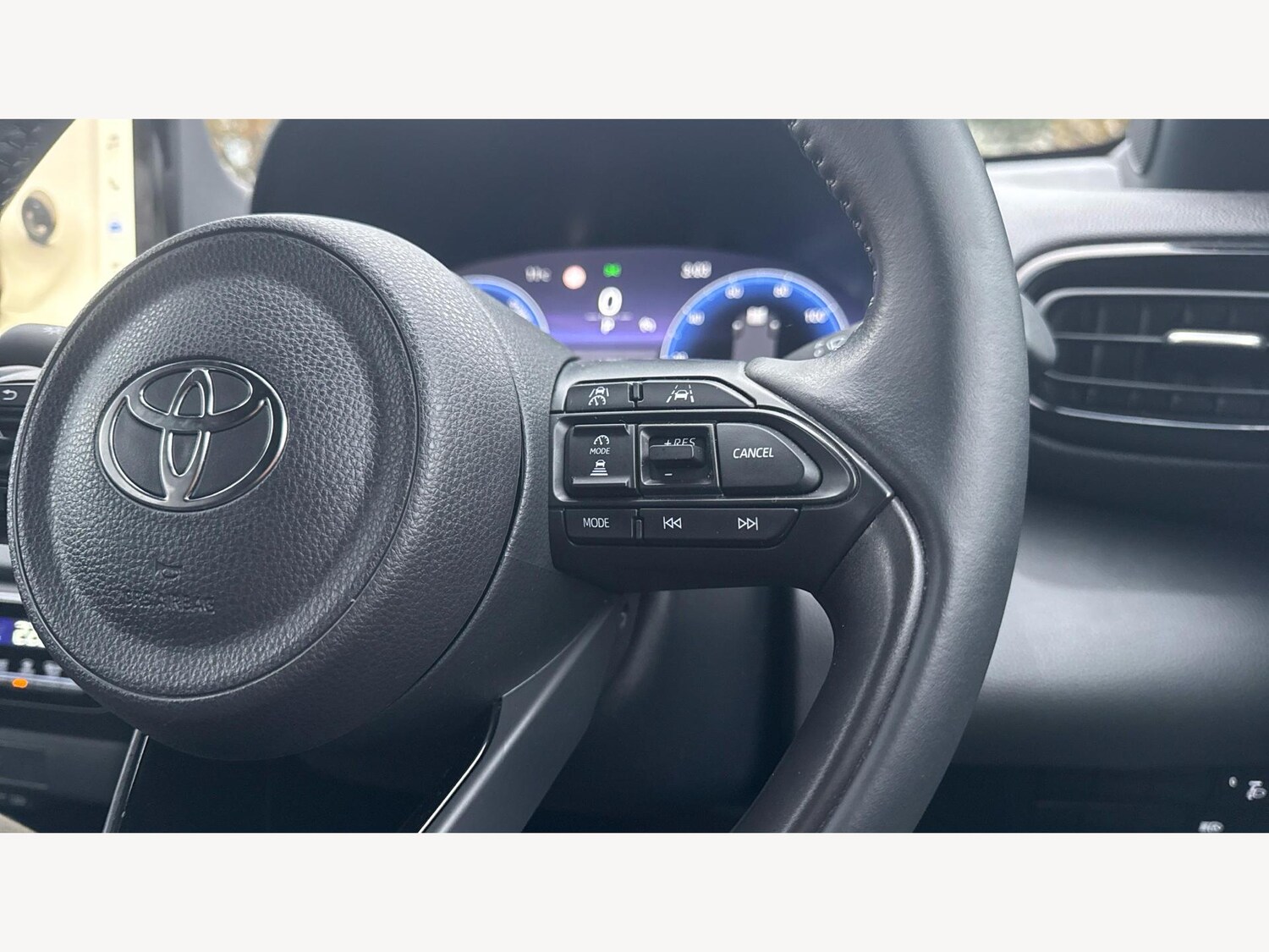 Used Toyota Yaris 2024 for sale - 77202655: Photo 30