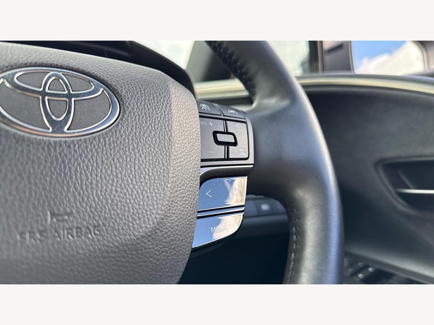 Used Toyota C-HR 2024 for sale - 76000654: Photo 32