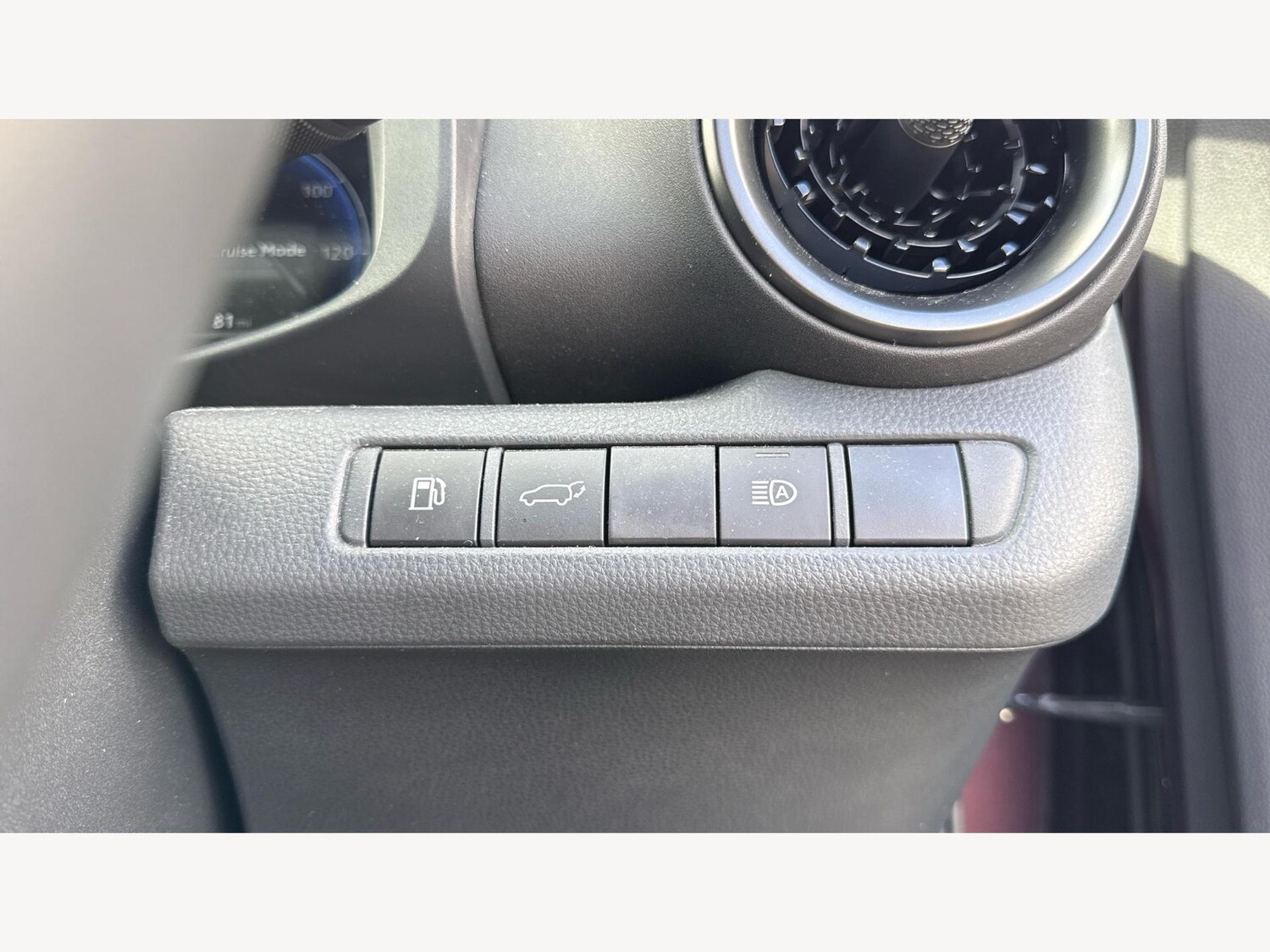 Used Toyota C-HR 2024 for sale - 76000654: Photo 33