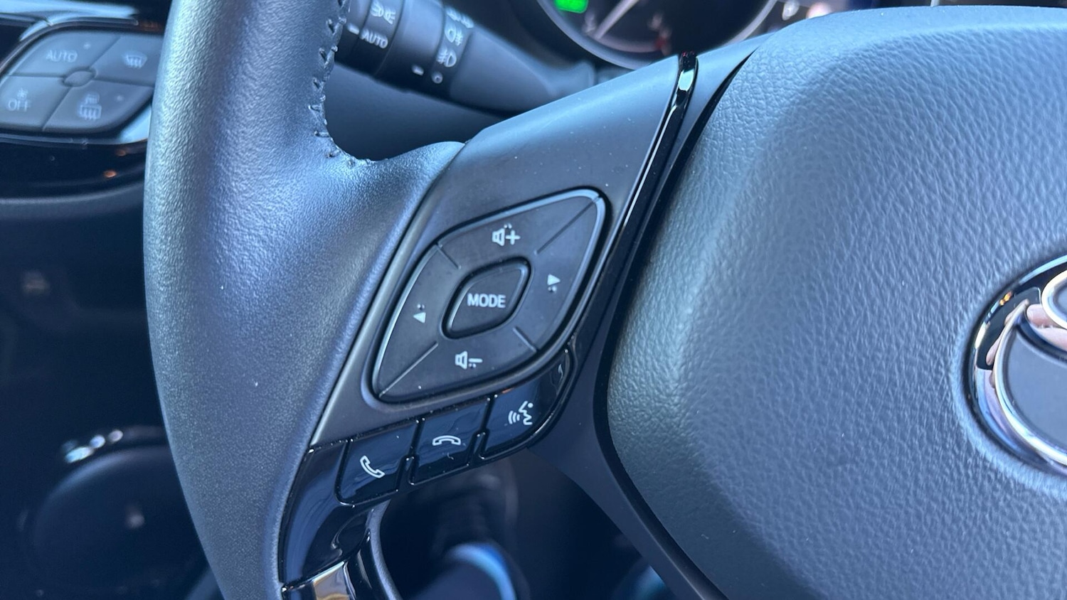 Used Toyota C-HR 2023 for sale - 77202843: Photo 34