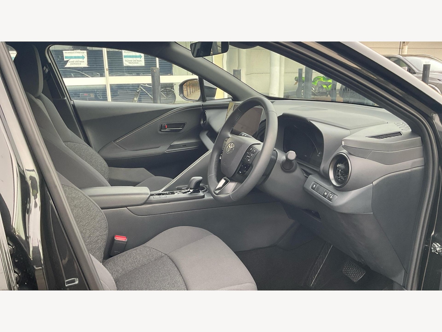 Used Toyota C-HR 2025 for sale - 77040870: Photo 13