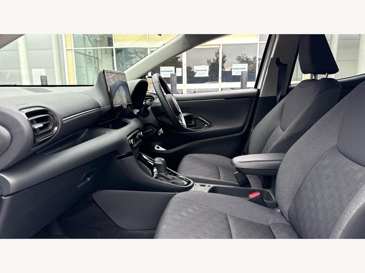 Used Toyota Yaris 2024 for sale - 76371199: Photo 12