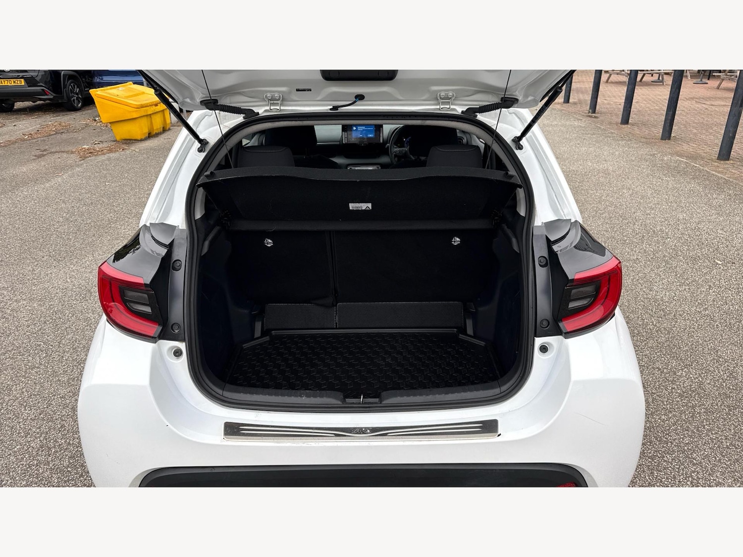 Used Toyota Yaris 2024 for sale - 76371199: Photo 16