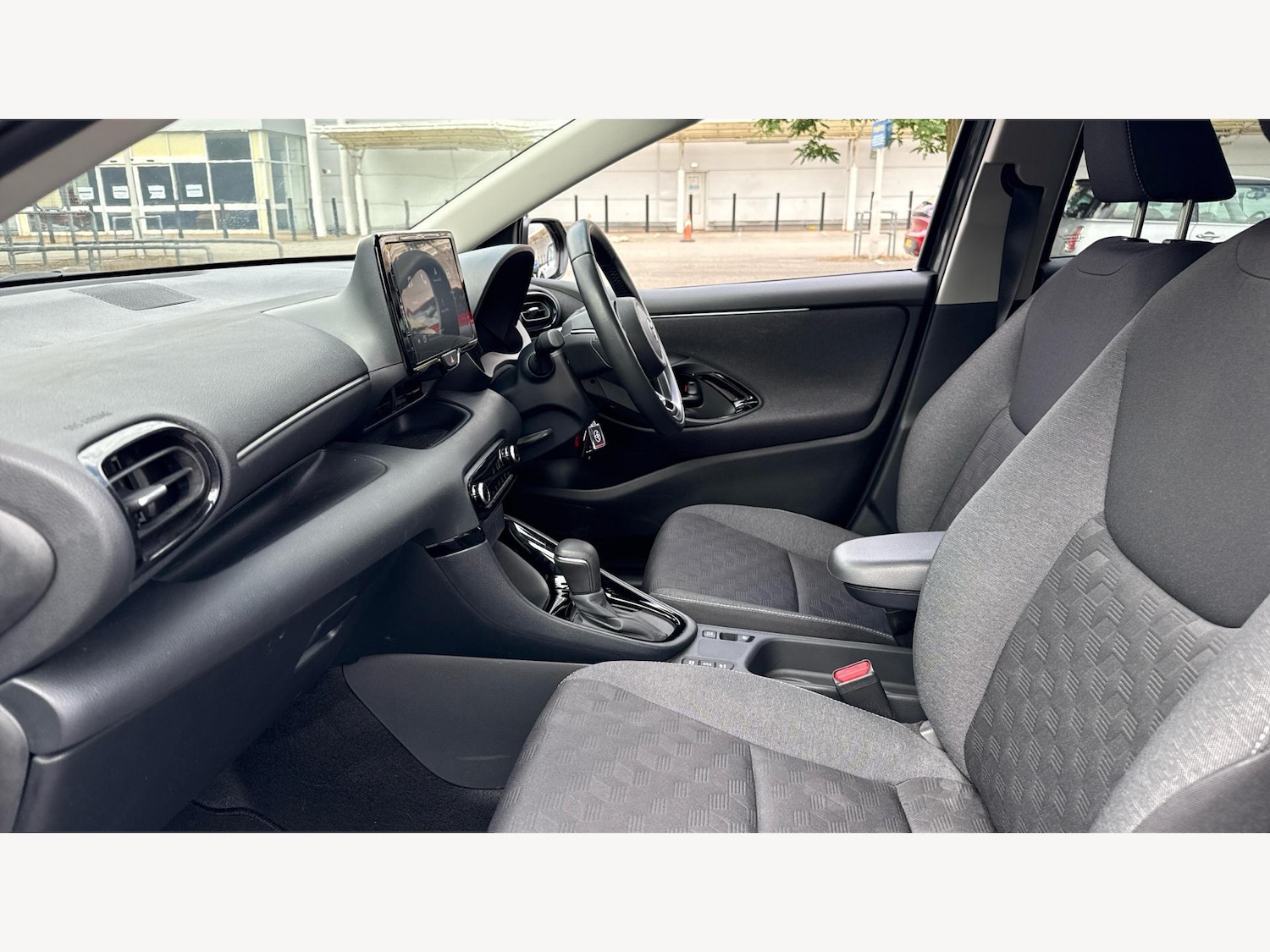 Used Toyota Yaris 2024 for sale - 77097384: Photo 12