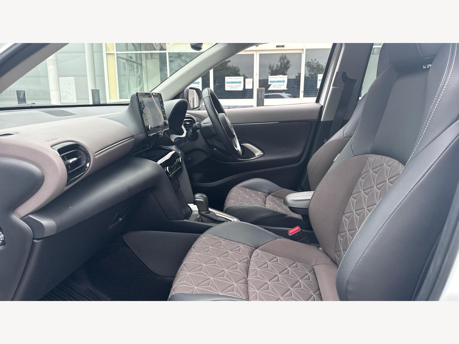 Used Toyota Yaris Cross 2024 for sale - 76174683: Photo 12