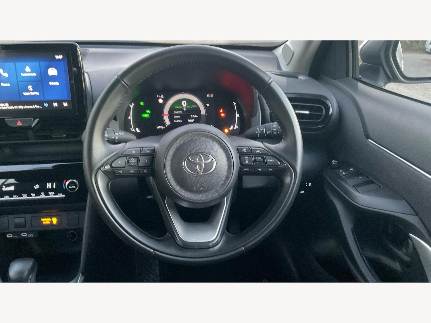 Used Toyota Yaris Cross 2024 for sale - 77101943: Photo 10