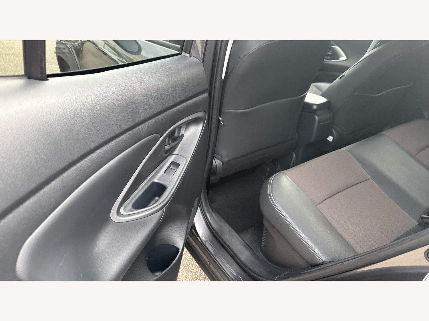 Used Toyota Yaris Cross 2022 for sale - 76714765: Photo 15