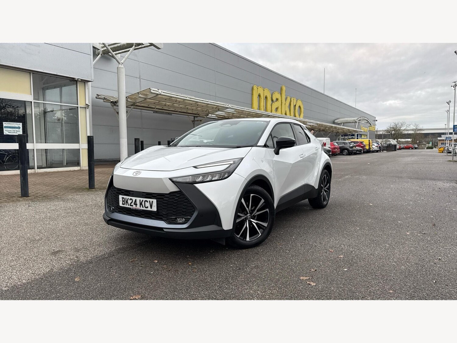 Used Toyota C-HR 2024 for sale - 76855733: Photo 3